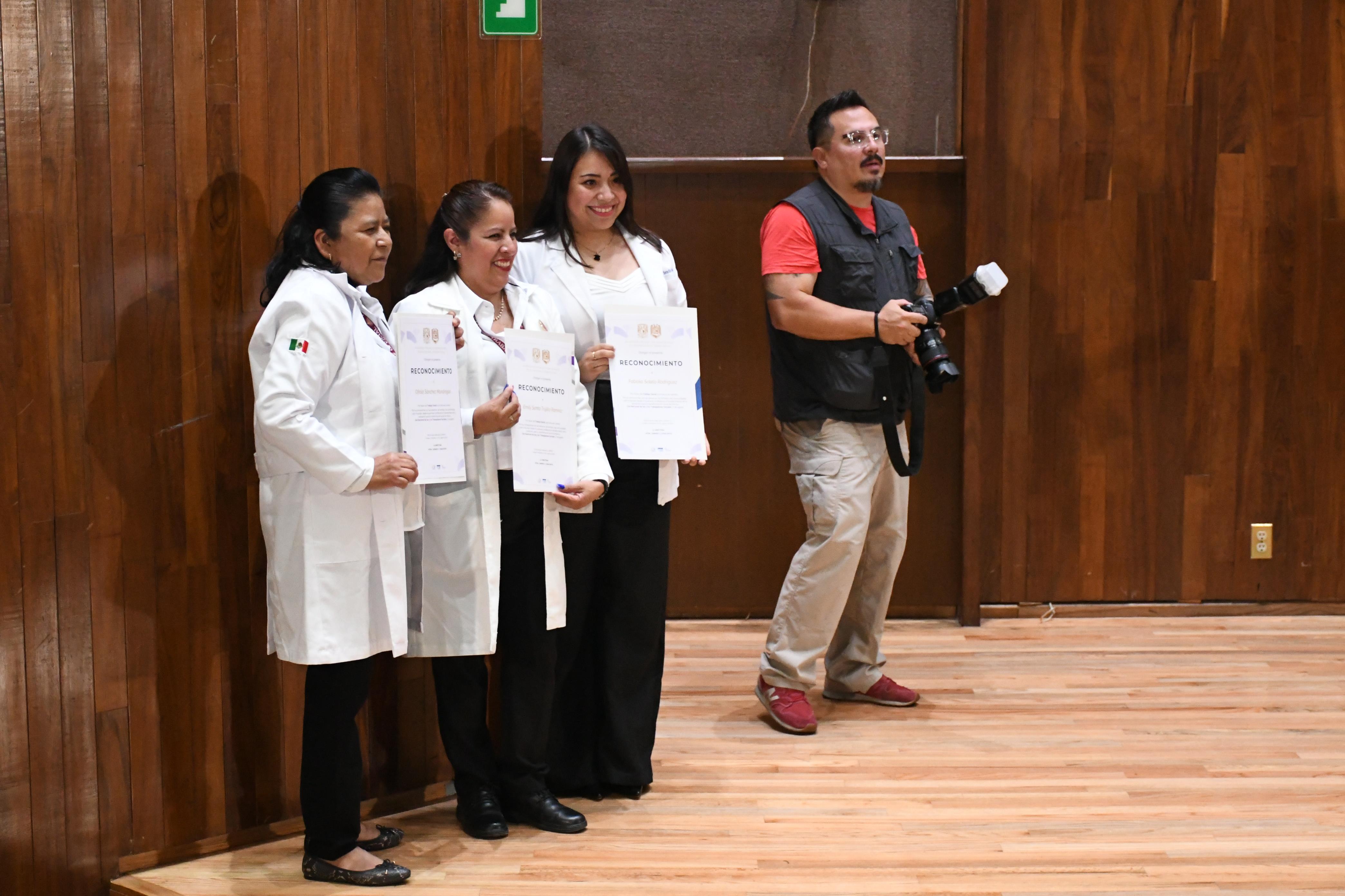  Entrega de Reconocimientos a Trabajadoras Sociales del ISSSTE, en la Escuela de Trabajo Social UNAM